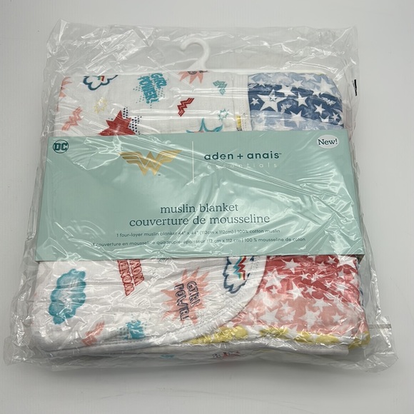 Wonder Woman Essentials Cotton Muslin Dream Blanket - Aden & Anais - Picture 7 of 8
